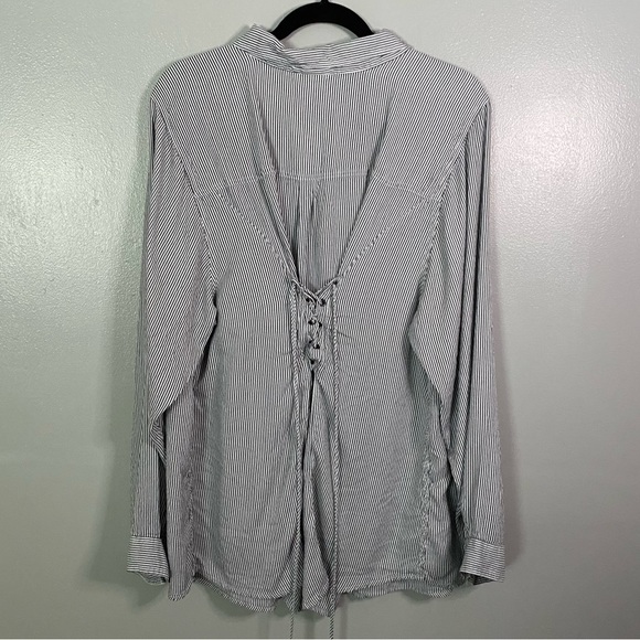 Torrid 4 Lace-Back Top - Picture 9 of 10